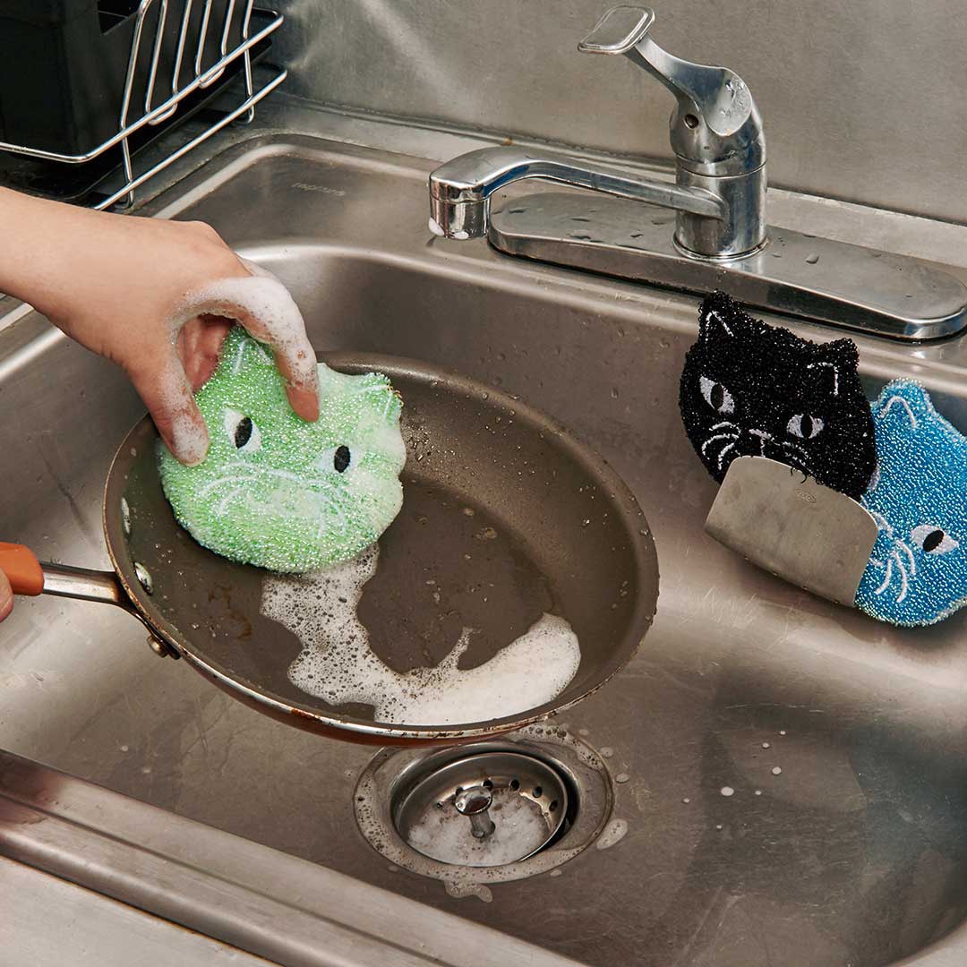 KIKKERLAND Kitty Scrub Sponge
